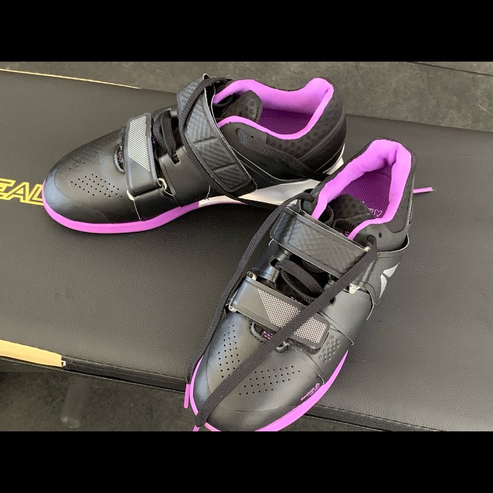Like new women’s Reebok legacy lifter